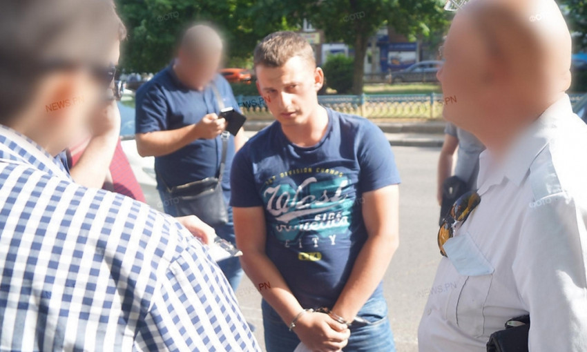Николаевского патрульного-взяточника приговорили к штрафу 1,7 тысяч гривен и запретили работать в полиции 3 года