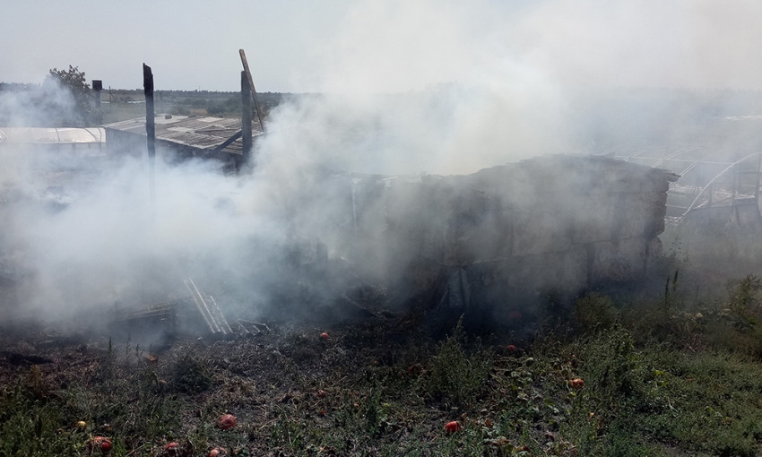 На Николаевщине за прошедшие сутки спасатели дважды тушили пожары хозпостроек