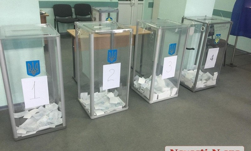 На 127 округе в Николаеве, где затягивается подсчет голосов, нашли несоответствия в протоколах