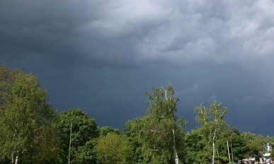 В Николаеве объявлено штормовое предупреждение, ожидается гроза и град