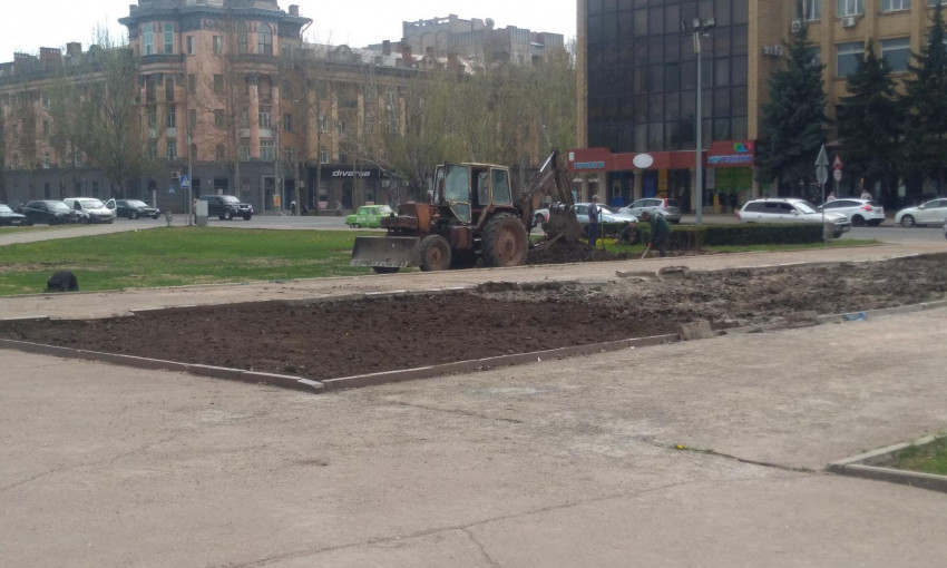 В Николаеве начались модернизировать и благоустраивать Соборную площадь