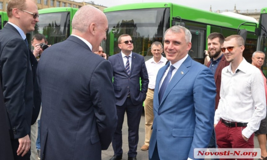 «Будет не стыдно»: в Николаеве представили долгожданные белорусские автобусы