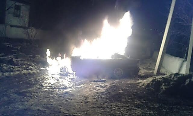 В Вознесенском районе сгорели «Mitsubishi» и «Mercedes»