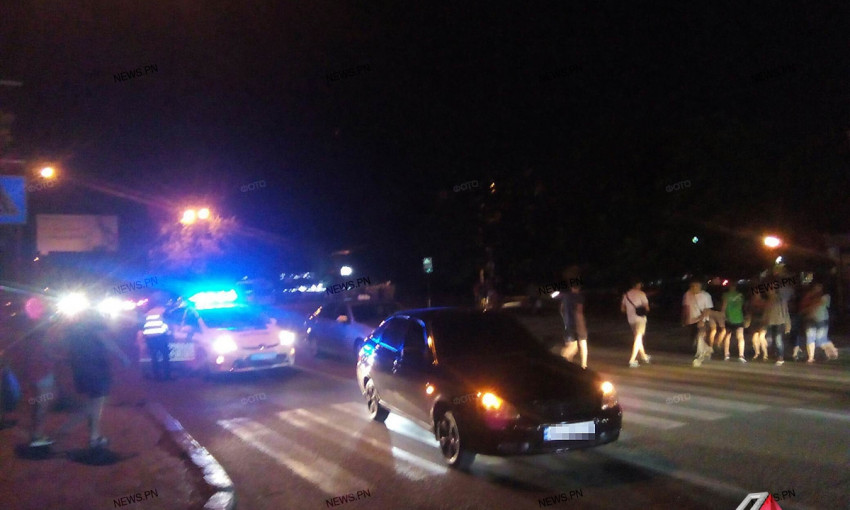 На Богоявленском проспекте автомобиль сбил двух девушек, обе с травмами госпитализированы в больницу