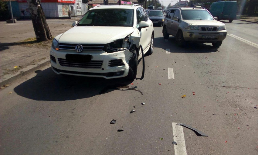 На улице 1-я Ингульская столкнулись два автомобиля, обошлись механическими повреждениями