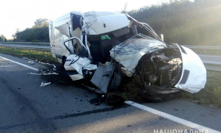 На Николаевщине «Мерседес» врезался в грузовик: один пострадавший