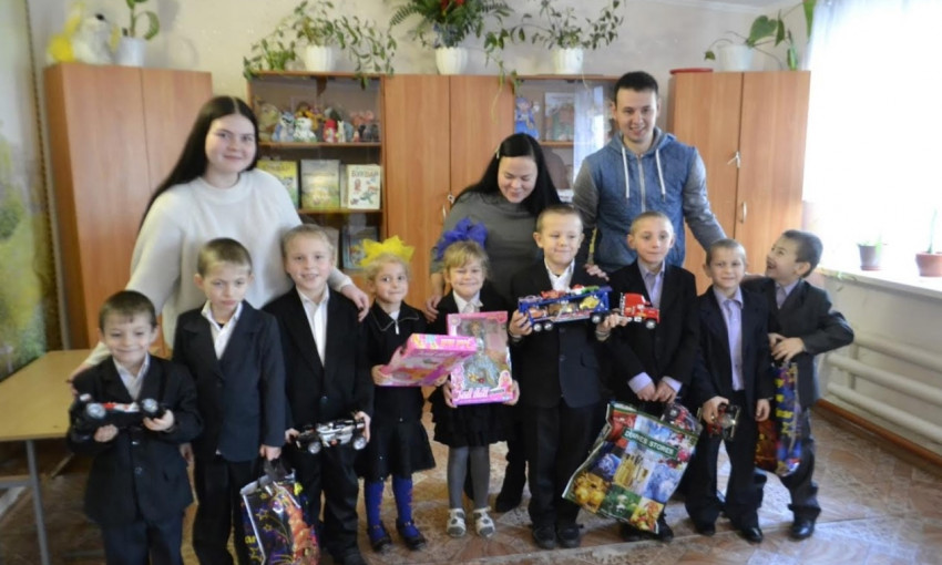 Студенты Николаевского аграрного университета пришли с подарками в приют для пожилых и школу-интернат