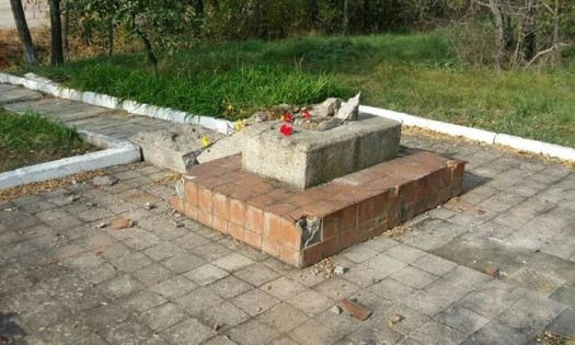 На Николаевщине вандалы разгромили памятник Герою Советского Союза