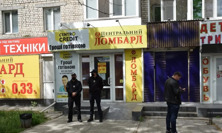 Работники николаевского ломбарда обвинили полицию в превышении полномочий