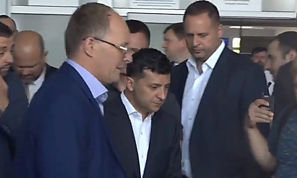 Президент Украины осмотрел трассу Н-14 и приехал на Николаевский судостроительный завод, чтобы обсудить судьбу крейсера «Украина»