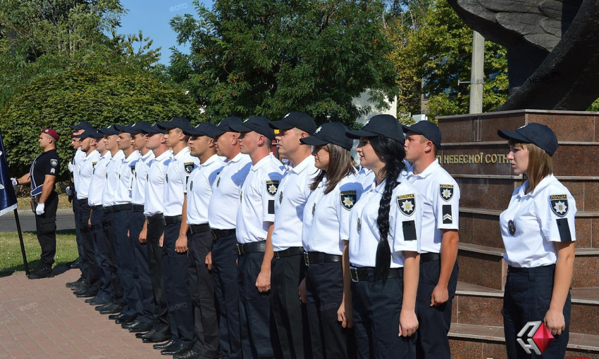 «Служить и защищать»: В Николаеве 27 полицейских присягнули на верность Украине