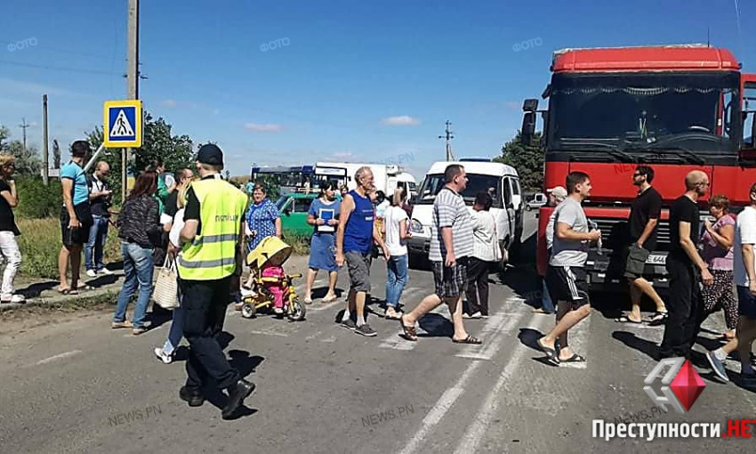 Жители Матвеевки перекрыли трассу «Николаев-Ульяновка», конфликт с водителями маршруток
