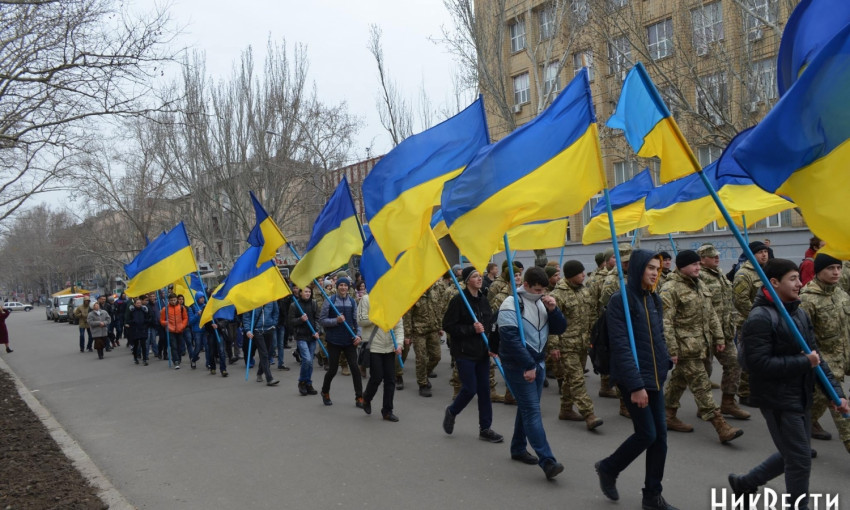 В Николаеве участники марша добровольцев требовали, чтобы Рада прекратила торговлю с ОРДЛО
