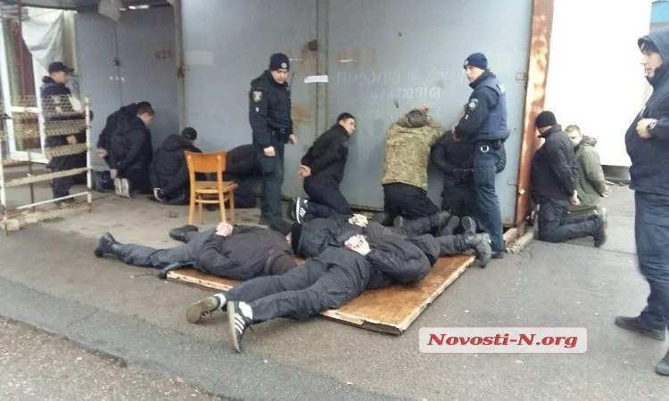 «Дикий Запад» в Николаеве: люди со стрельбой пытались захватить рынок «Колос»