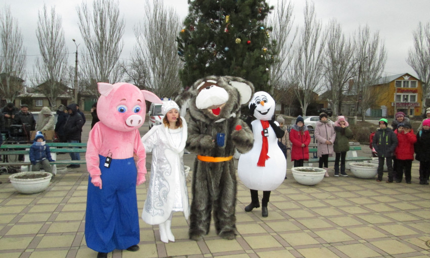 В Корабельном районе состоялся праздник по случаю открытия районной новогодней елки
