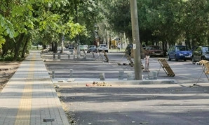 На Николаевской улице Николаева идет ремонт тротуара 
