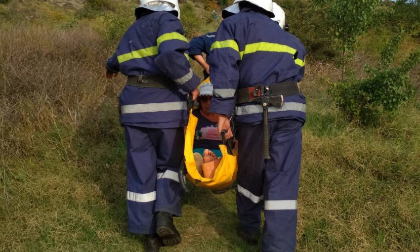Туристка в палаточном городке травмировала ногу, ей помогли спасатели