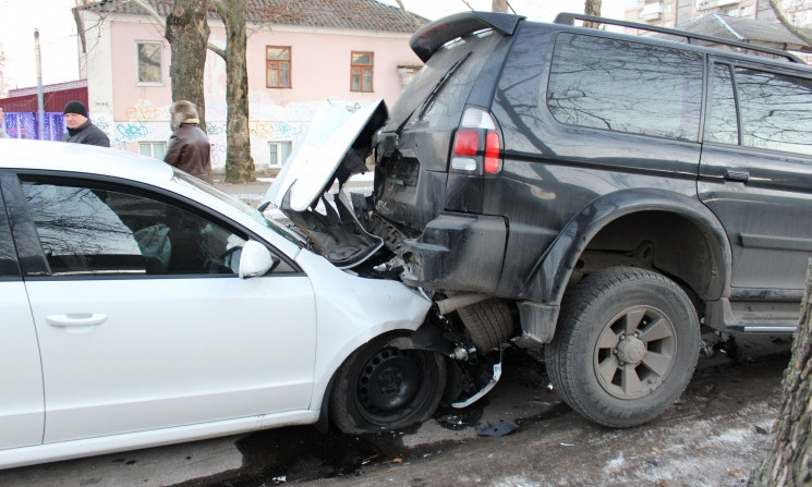Сегодня в Центре Николаева столкнулось пять машин