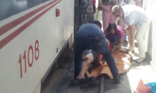 В Николаеве пассажир выпал из трамвая