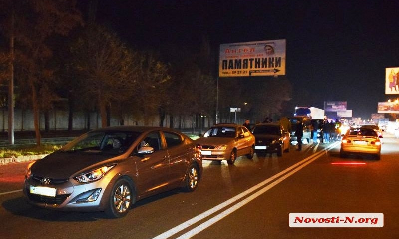 В Николаеве на проспекте водитель внедорожника устроил ДТП с пятью автомобилями