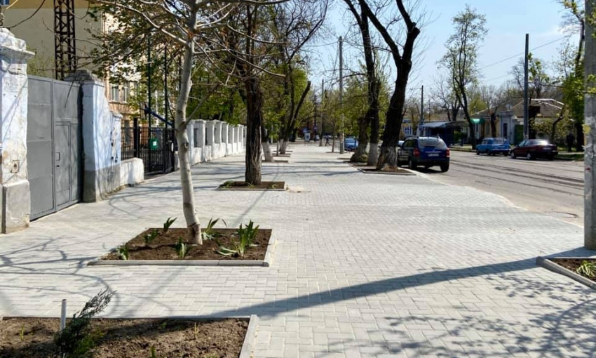 Теперь без неровностей и ям – в Николаеве капитально отремонтировали тротуар на улице Потемкинской