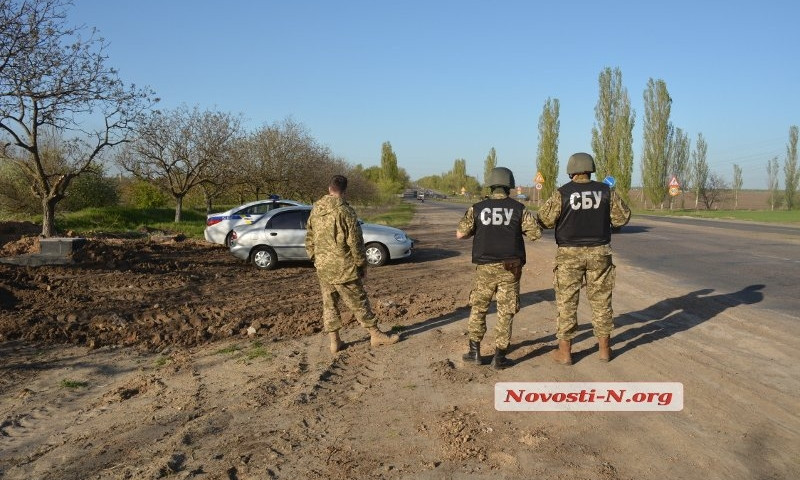 На всех въездах в Николаев появились вооруженные патрули 