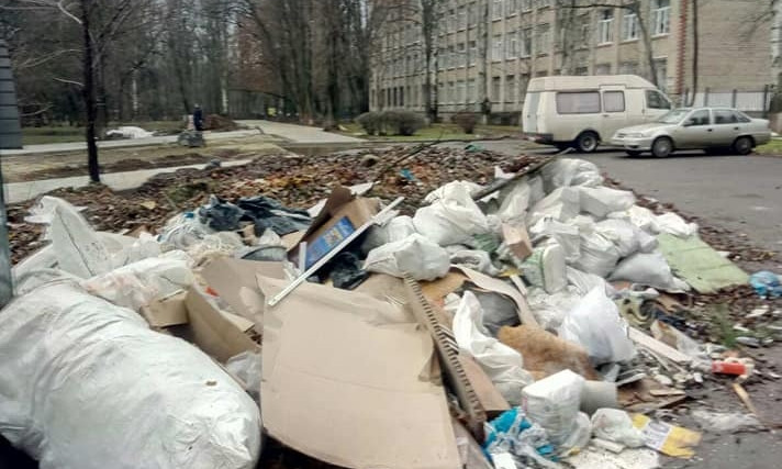 Во многих микрорайонах Николаева образовались мусорные свалки 