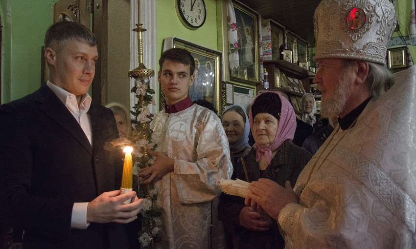Ильюк: Николаев одним из первых городов Украины получил Благодатный огонь из Иерусалима