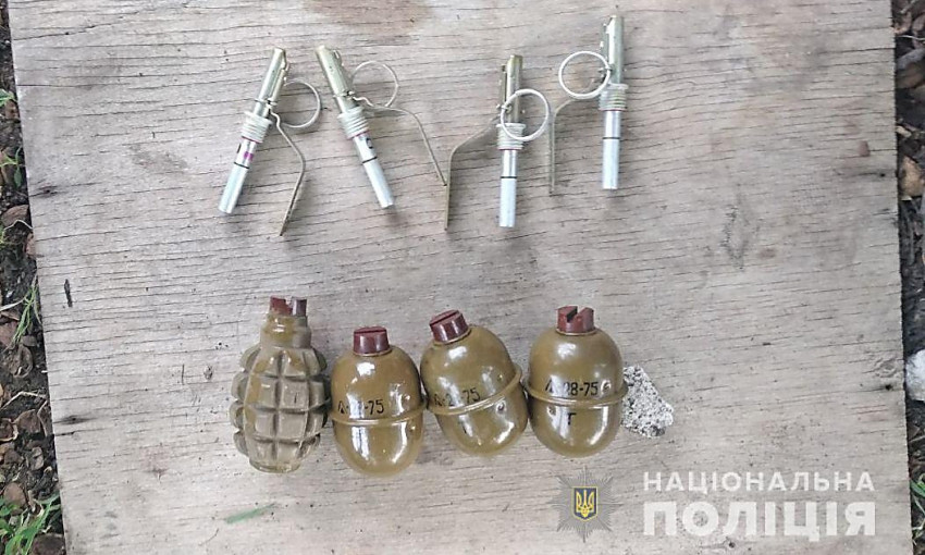 В доме у жителя Первомайского района правоохранители обнаружили четыре боевые гранаты и запалы к ним