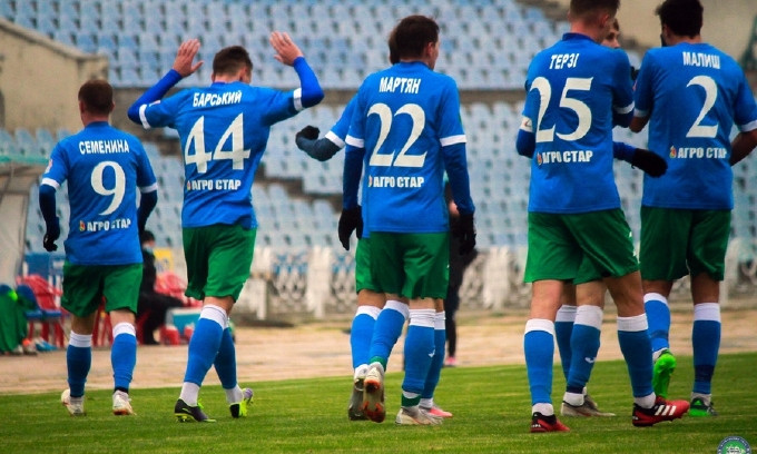 Николаевский футболист забил гол в свои ворота, но потом реабилитировался 
