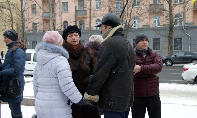 Верующие жители Николаева собрались в центре, чтобы помолиться за губернатора и и.о. мэра
