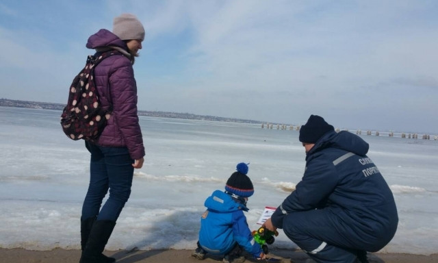 Спасатели призывают жителей Николаева и Николаевской области не выходить на водоемы из-за тонкого льда