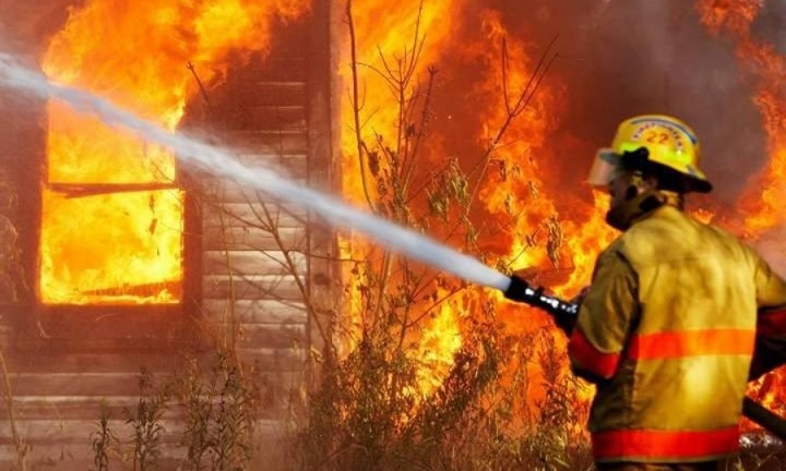 На Николаевщине загорелся жилой дом при сжигании мусора