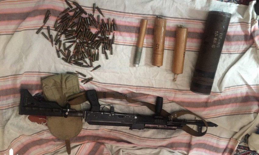 В Николаеве военнослужащий при разгрузке украл автоматы, патроны и взрывчатку