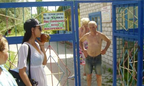На курорте Николаевщине не пропускают на пляж через базу отдыха 