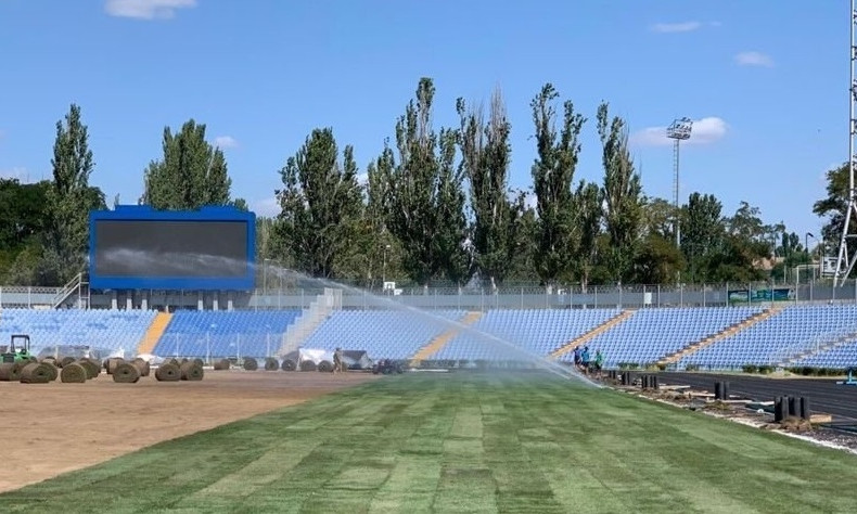 Новый газон на Центральном стадионе Николаева нужно дополнительно отапливать