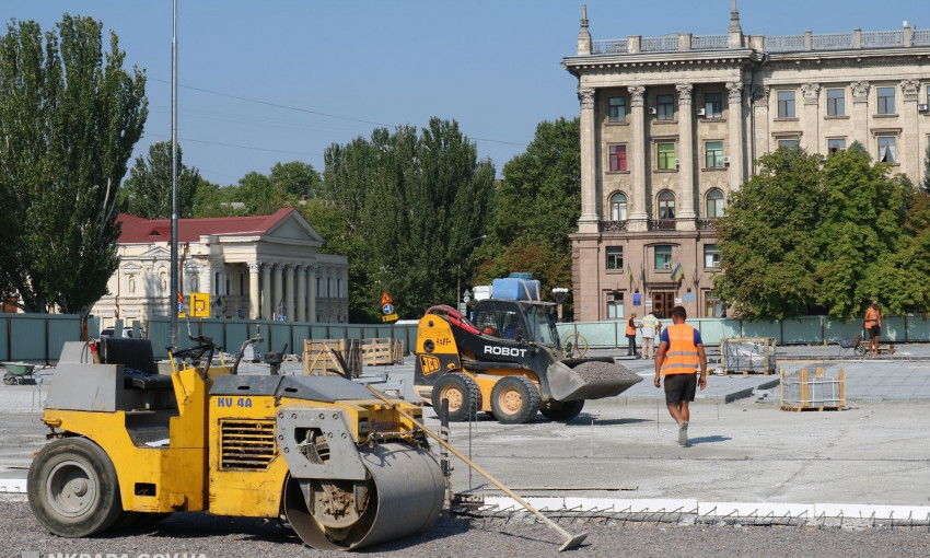 Уже в октябре на Соборной площади в Николаеве будет 102 новых дерева, два фонтана и два вида скамеек