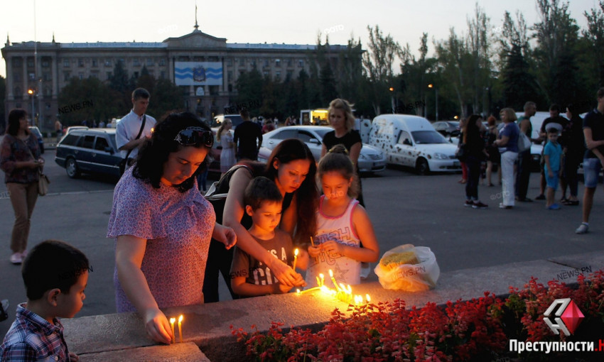 В Николаеве почтили память погибших при пожаре в Одессе детей