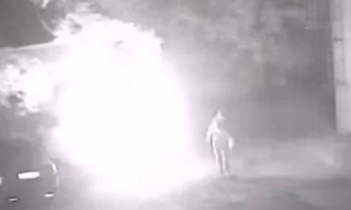 В Николаеве активист показал видеозапись с моментом поджога его авто