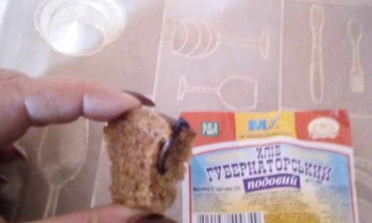 Опасные сюрпризы: жительница Николаева купила хлеб, а внутри - гвоздь