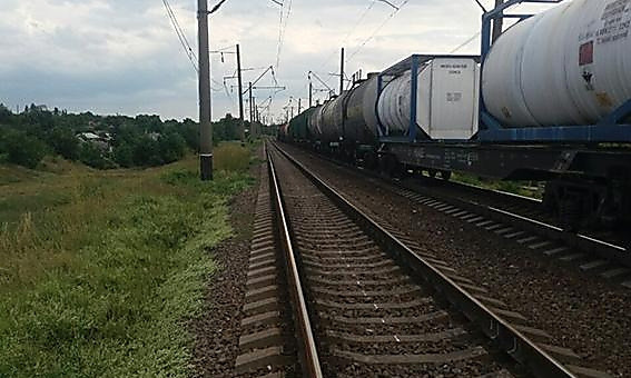 В Первомайске грузовой поезд сбил трехлетнего ребенка, мальчик без присмотра гулял возле железной дороги