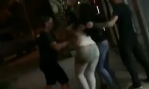 В одном из николаевских баров подрались две девушки из-за парня