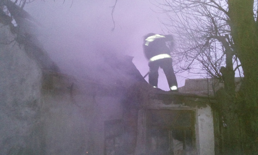 На Николаевщине спасатели ликвидировали в хозпостройке пожар