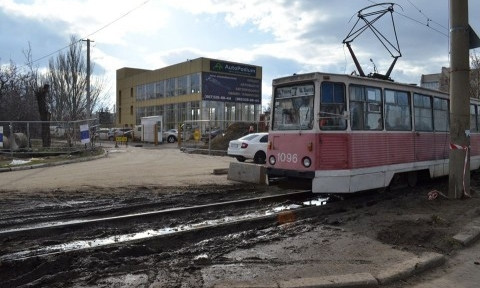Из-за ремонта канализационного коллектора в центре Николаева перекрыта часть дороги