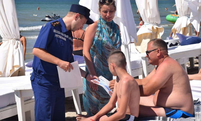 Николаевские спасатели провели рейды по пляжам города и области под лозунгом - «На воде отдыхай с умом!»