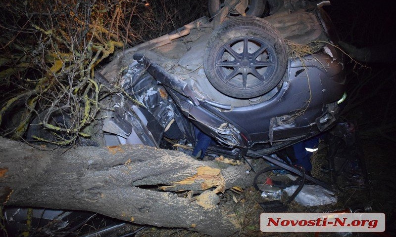 Между Варваровкой и Большой Коренихой жуткая авария водитель находится в тяжелом состоянии, пассажир - погиб