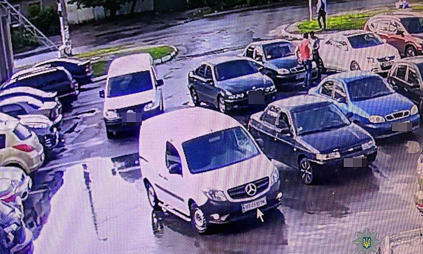 Николаевские правоохранители разыскивает очевидцев аварий на парковке ТЦ «КИТ» и «Эпицентр»