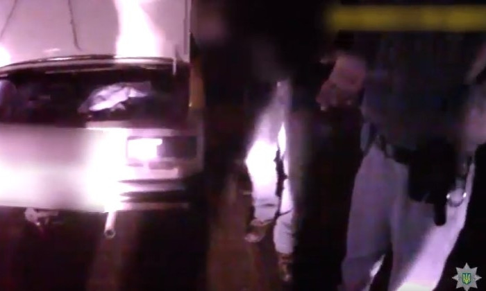 В Николаеве водитель с признаками наркотического опьянения предлагал патрульным взятку. Видео