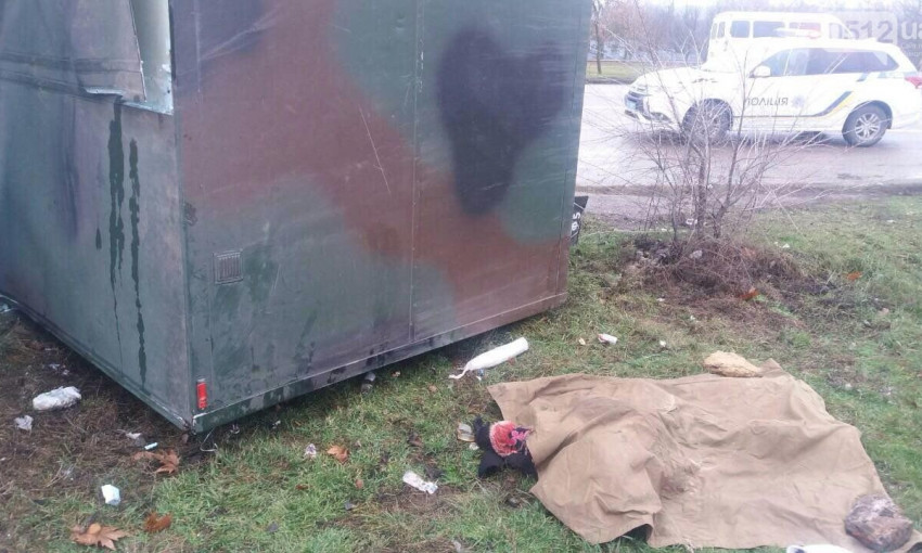 Жуткая трагедия: грузовик Нацгвардии влетел в остановку, девушка погибла на месте аварии 