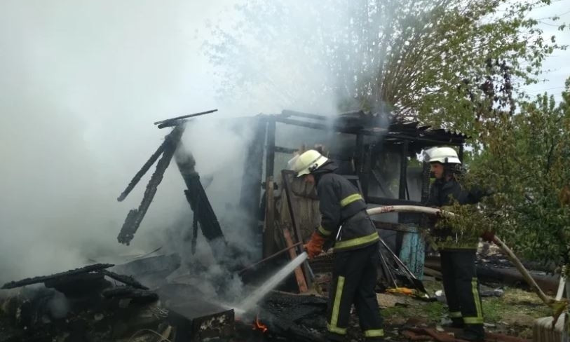 На Николаевщине хозяин дома едва не сжег свое жилище вместе с мусором 
